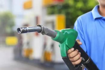 Las proyecciones indican que el alza del combustible provocada por la crisis en Medio Oriente duplicará el impacto previsto en el país.