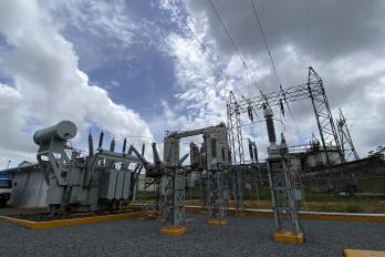 De acuerdo con la Estadística Anual 2024 del Informe Estadístico del Sector EléctricoPanameño, publicado por ASEP en marzo pasado, la distribuidora logró altos niveles dedesempeño en los indicadores de calidad 2024, los cuales miden la frecuencia (SAIFI) yduración (SAIDI) de las interrupciones.