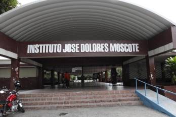 Según los denunciantes, la administración del plantel debería gestionar los recursos.