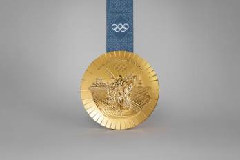 La presea de oro que se le otorga a los atletas que finalicen de primer lugar en su respectiva disciplina en París 2024.