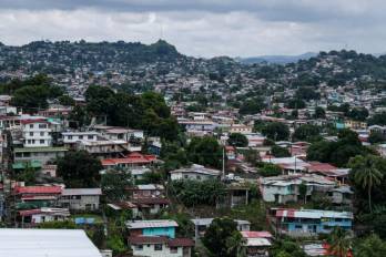 Además, las propuestas, incluyendo la fianza correspondiente, deberán entregarse de manera presencial en el Auditorio del Edificio Administrativo del Metro de Panamá,