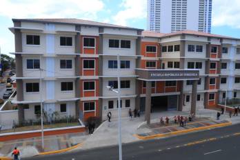 Mulino recordó la gesta de 1979, cuando los maestros panameños resistieron la imposición de la dictadura militar y defendieron la Escuela República de Venezuela como bastión de sus derechos.