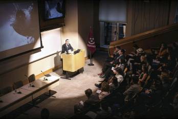 Fotografía tomada el 18 de abril, de Luis Felipe Fernández-Salvador y Campodonico, VI marqués de Lises, en la Universidad de Harvard,durante la presentación de la primera Declaración Universal sobre gobernanza y políticas públicas orientadas a la naturaleza.