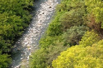 El ministro hizo un llamado urgente a cambiar hábitos y asumir compromisos individuales y destacó la importancia de no arrojar basura a los ríos.
