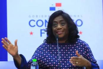 El caso derivó en una orden de detención y en procesos disciplinarios dentro del sistema educativo.