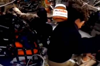 La NASA, por su parte, salió a aclarar la situación. Según explicaron, el frasco no tiene nada de misterioso: forma parte de los alimentos personales que los astronautas pueden llevar para hacer más llevadera la misión.