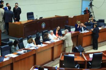 El diputado Luis Eduardo Camacho fue el más ávido defensor de la ministra.