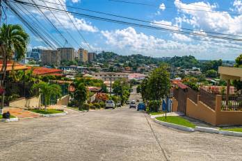 Una de las principales quejas es la falta de información oficial. Según testimonios, el suministro de agua se va en distintos momentos del día, sin un horario definido.