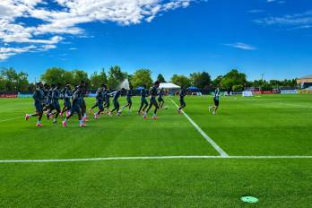 Como detalle adicional, familiares de Thomas Christiansen asistieron al entrenamiento de ver una mirada más cercana del trabajo del entrenador