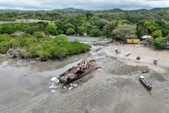 Embarcación que se encontraba en la playita de Bique.
