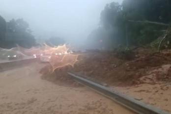 Lluvia provoca deslaves en el Corredor Norte.