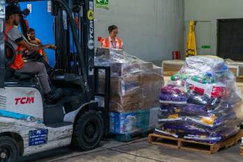 Los centros de acopio movilizan los suministros brindados por la ciudadanía.