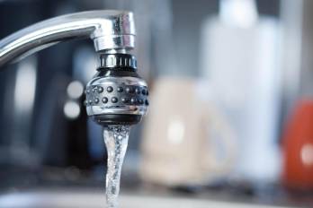 Según el comunicado oficial, las evaluaciones realizadas por el IDAAN, y verificadas por el MINSA, evidenciaron cambios en los parámetros de calidad del agua, así como la presencia de microorganismos.