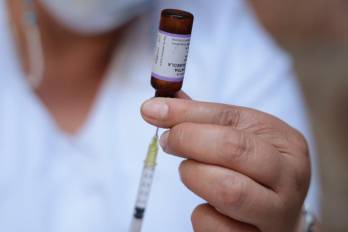 Las autoridades sanitarias reiteraron el llamado urgente a la población a reforzar las medidas de prevención, especialmente en los grupos más vulnerables.