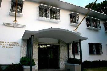 Fachada de la Cámara de Comercio e Industrias de Panamá.