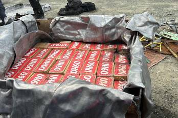 Fuentes judiciales dijeron a EFE que la droga incauta, distribuida en paquetes que generalmente pesa un kilo cada uno, será sometida este miércoles a los análisis correspondientes.