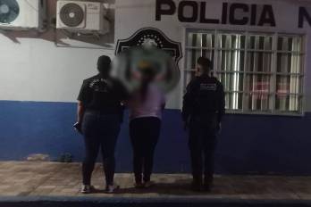 Momento de la detención de la exrepresentante de Villa Rosario de Capira.
