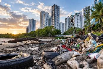 La acumulación de desechos en distintos puntos de la ciudad refleja las fallas persistentes en la gestión de residuos y el reto pendiente de avanzar hacia un sistema más eficiente de recolección.