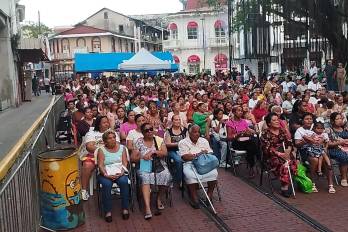 La representante de Santa Ana, Kira Ponce, destacó que esta celebración se realiza cada año con el propósito de llevar un momento de felicidad a las madres.