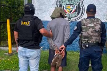 Los agentes localizaron a Pino Araúz escondido dentro de una letrina.