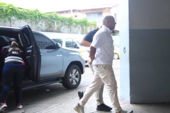 La defensa de Araúz, liderizada por el abogado César Ruiloba, explicó que se encontraba en Paraguay evaluando una oferta de trabajo con una empresa.