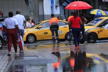 Las autoridades advirtieron que estas condiciones incrementan el riesgo de crecidas repentinas de ríos y quebradas.