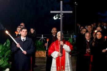 Ante más de 30.000 fieles, según las autoridades locales, León XIV presidió, por primera vez en su pontificado, una de las ceremonias más solemnes de la Semana Santa.