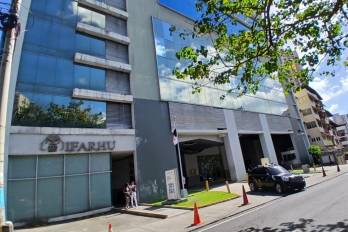 Las investigaciones revelan que los cheques eran endosados a nombre de comerciantes para luego ser depositados, lo que forma parte del esquema bajo investigación.