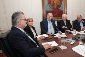 Durante el encuentro se abordaron aspectos clave, como la elaboración de un plan de trabajo integral y estrategias de comunicación y la identificación de necesidades de refuerzo de personal.