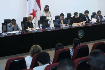 Vega expresó su opinión antes de que comenzará a debatirse en la Comisión de Educación, Cultura y Deporte de la Asamblea Nacional el proyecto de ley No. 83, que establece el principio de la no reelección inmediata.