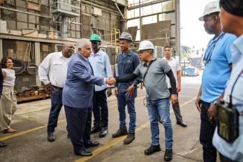 ‘La dedicación de todos ustedes, trabajadores del Canal de Panamá, segunda generación de canaleros, da mucho orgullo y demuestra que el relevo sí existió’, dijo el mandatario.