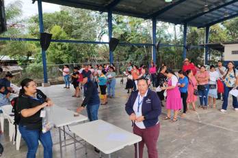 Miles de panameños cobran el Pase - U alrededor del país.