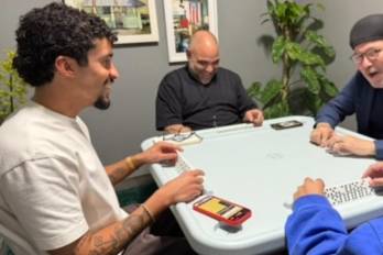 El músico cerró su mensaje felicitando a Bad Bunny por sus logros, expresando su respeto a su familia y extendiendo el reconocimiento a Puerto Rico.