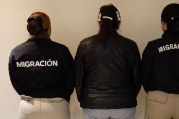 Tras la revisión, las autoridades confirmaron la vigencia de la orden de captura internacional, emitida desde abril de 2025.