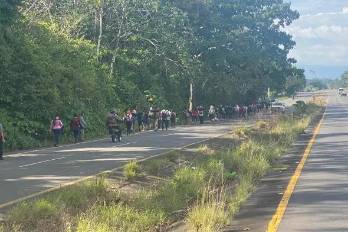 Funcionarios de Aduanas en Paso Canoas denuncian intromisión de unidades de Interpol y ex policías en labores exclusivas del servicio aduanero, lo que ha generado tensión y alerta institucional en la frontera.