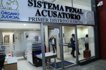 a juez explicó que los imputados acudieron voluntariamente a su primera citación, lo que evidencia su disposición a colaborar con el proceso.