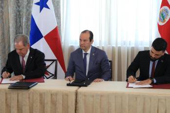 El documento lleva las firmas del secretario de la SNDF, Henry Faarup, y del presidente de INCOFER, Álvaro Bermúdez.