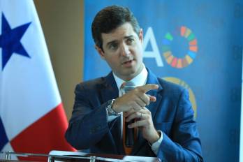 Hoyos reiteró que la agenda del país está firmemente orientada a los intereses económicos y de desarrollo nacional.