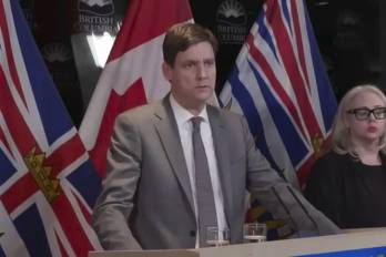 El premier de Columbia Británica, David Eby, describió el ataque ocurrido en una escuela de Tumbler Ridge, donde fallecieron al menos 9 personas, más el tirador, que se suicidó.