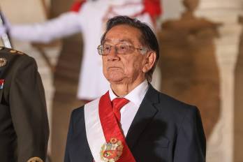 Su nombramiento se produce en un contexto de fuerte polarización y desconfianza ciudadana hacia las instituciones, por lo que su principal reto será garantizar estabilidad y conducir una transición ordenada.