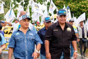 El diputado Alaín Cedeño junto al presidente José Raúl Mulino durante la campaña política.