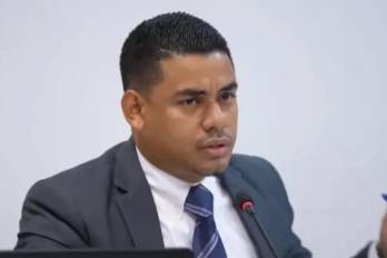 Valverde denunció un presunto intento de soborno por parte de supuestos intermediarios vinculados a la empresa Revisalud, durante una sesión del Concejo de San Miguelito.