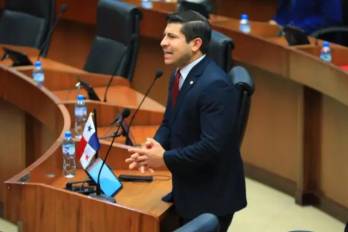Bloise sostuvo que la Asamblea Nacional debe asumir un papel más activo en la protección de la institucionalidad universitaria.