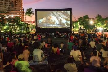 El Cinepicnic no solamente ofrece el cine al aire libre.
