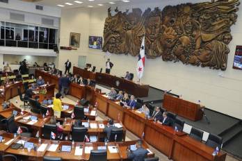 La Asamblea Nacional aprobó una reforma a su reglamento interno que, pese a más de 120 propuestas, mantuvo privilegios.