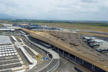 Espacio aéreo panameño en proceso de modernización para aumentar la capacidad y eficiencia del tráfico aéreo.