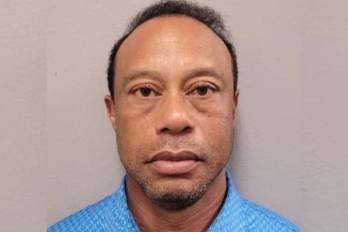 Fotografía publicada por la oficina del condado de Martin en X del golfista Tiger Woods, ganador de 15 ‘grandes’, que fue detenido por daños a la propiedad y por negarse a una prueba de orina tras verse involucrado en un accidente de carretera en Jupiter Island.