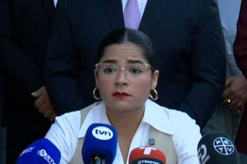 Hernández expuso una serie de cuestionamientos al manejo del servicio por parte de la AAUD y al Gobierno central.