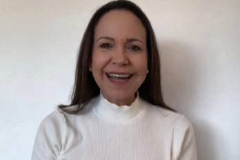 En su mensaje, Machado insistió en que la decisión de avanzar ya fue tomada por la ciudadanía y que, pese a los obstáculos, no habrá marcha atrás.