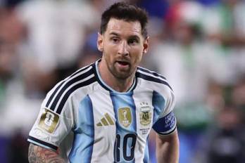 El rosarino alcanzó además la cifra de 121 goles en 200 partidos con la selección argentina.